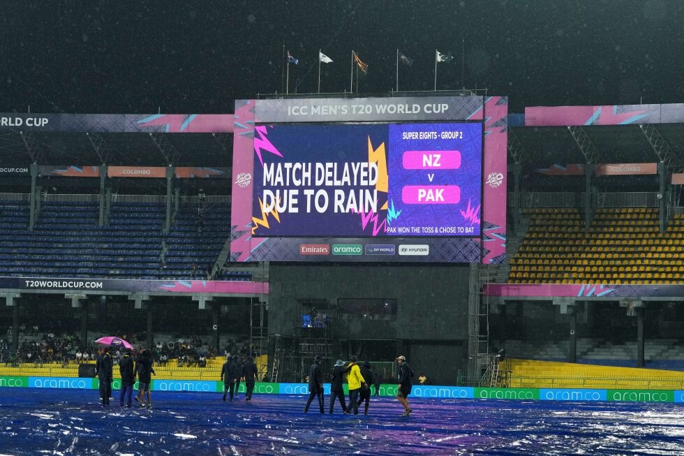 Pakistan Bats First in Rain-Delayed T20 World Cup Opener